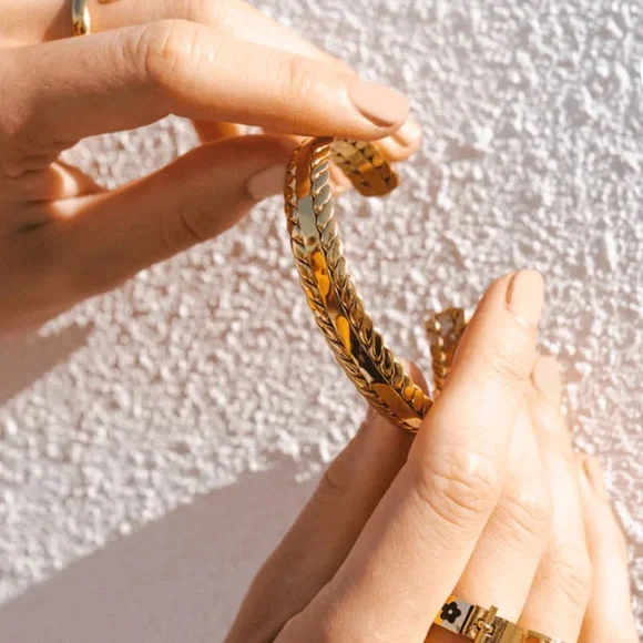 Leaves bangle bracelet - Picture 2 of 3